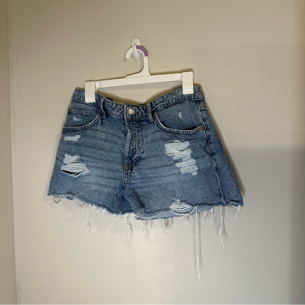 H&M 90s Boyfriend Distressed Shorts, Low Waist